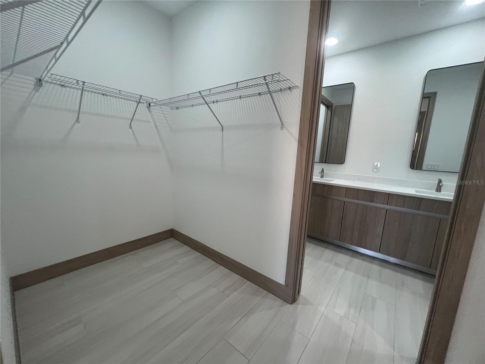 Image 14 of 28 For 1470 Henning Street