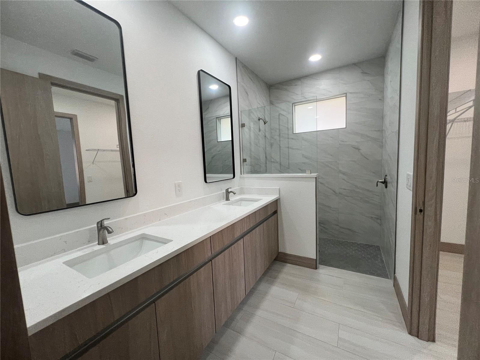 Image 15 of 28 For 1470 Henning Street