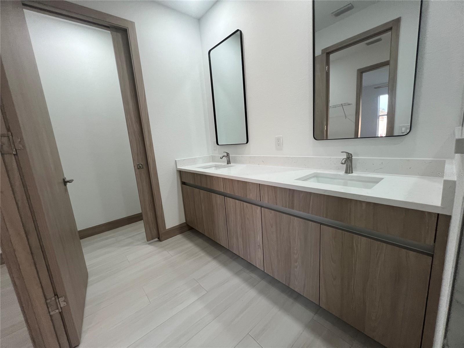 Image 16 of 28 For 1470 Henning Street