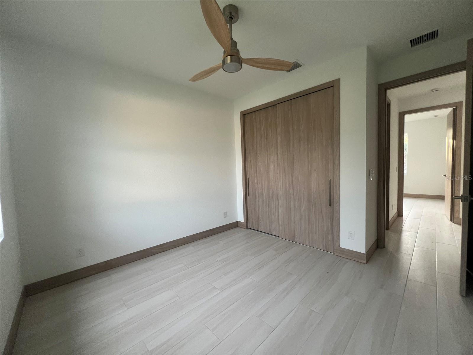 Image 19 of 28 For 1470 Henning Street