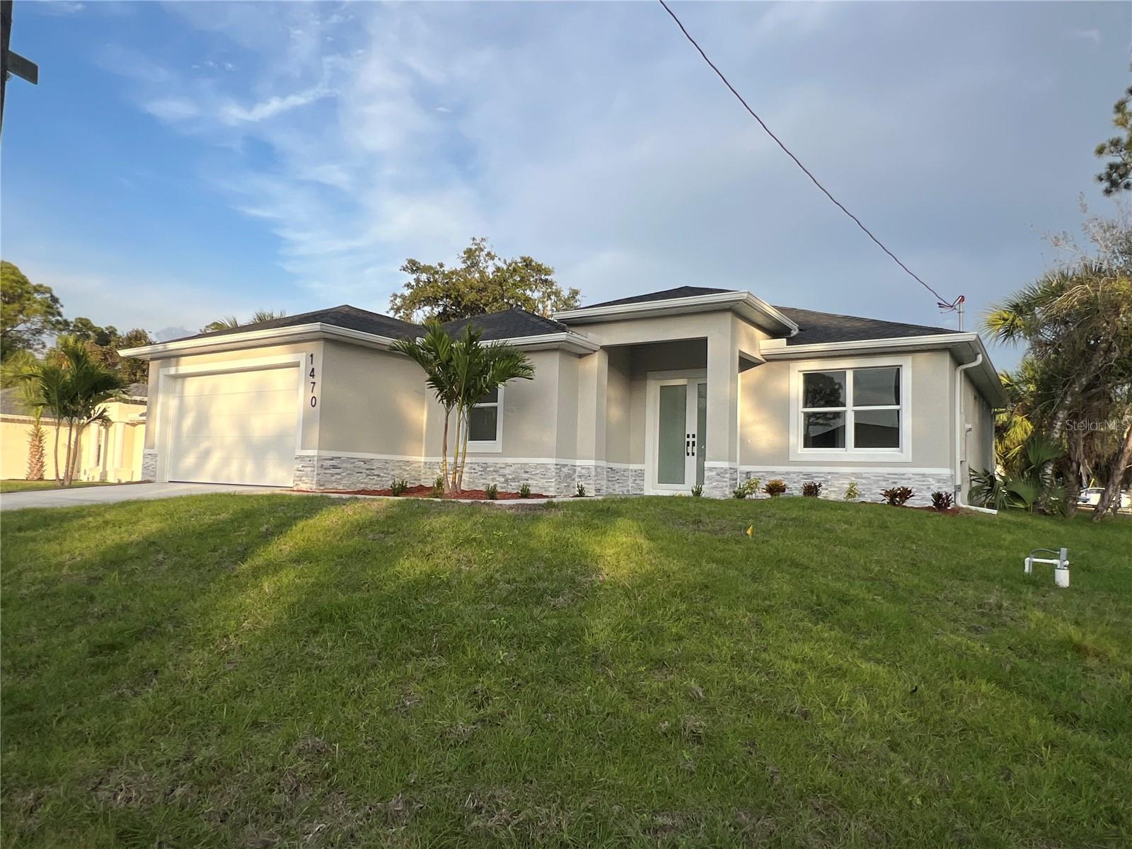 Image 2 of 28 For 1470 Henning Street