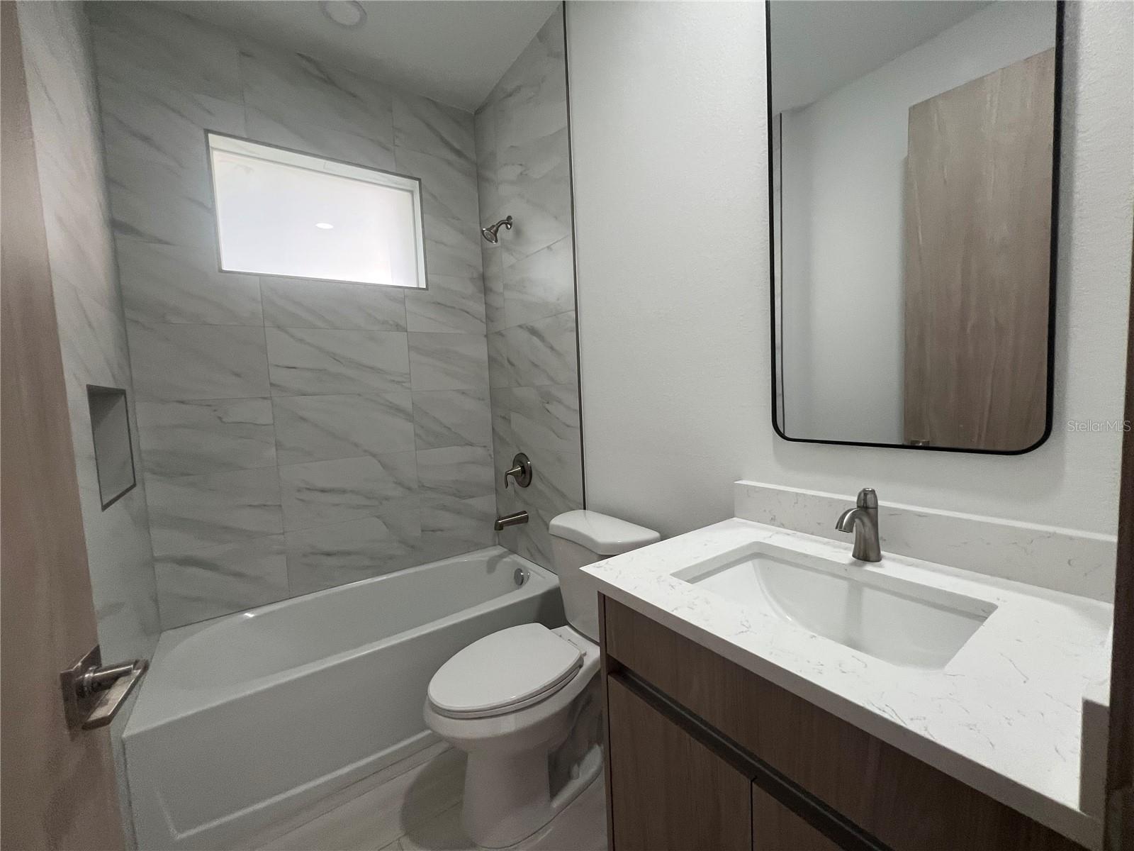 Image 22 of 28 For 1470 Henning Street