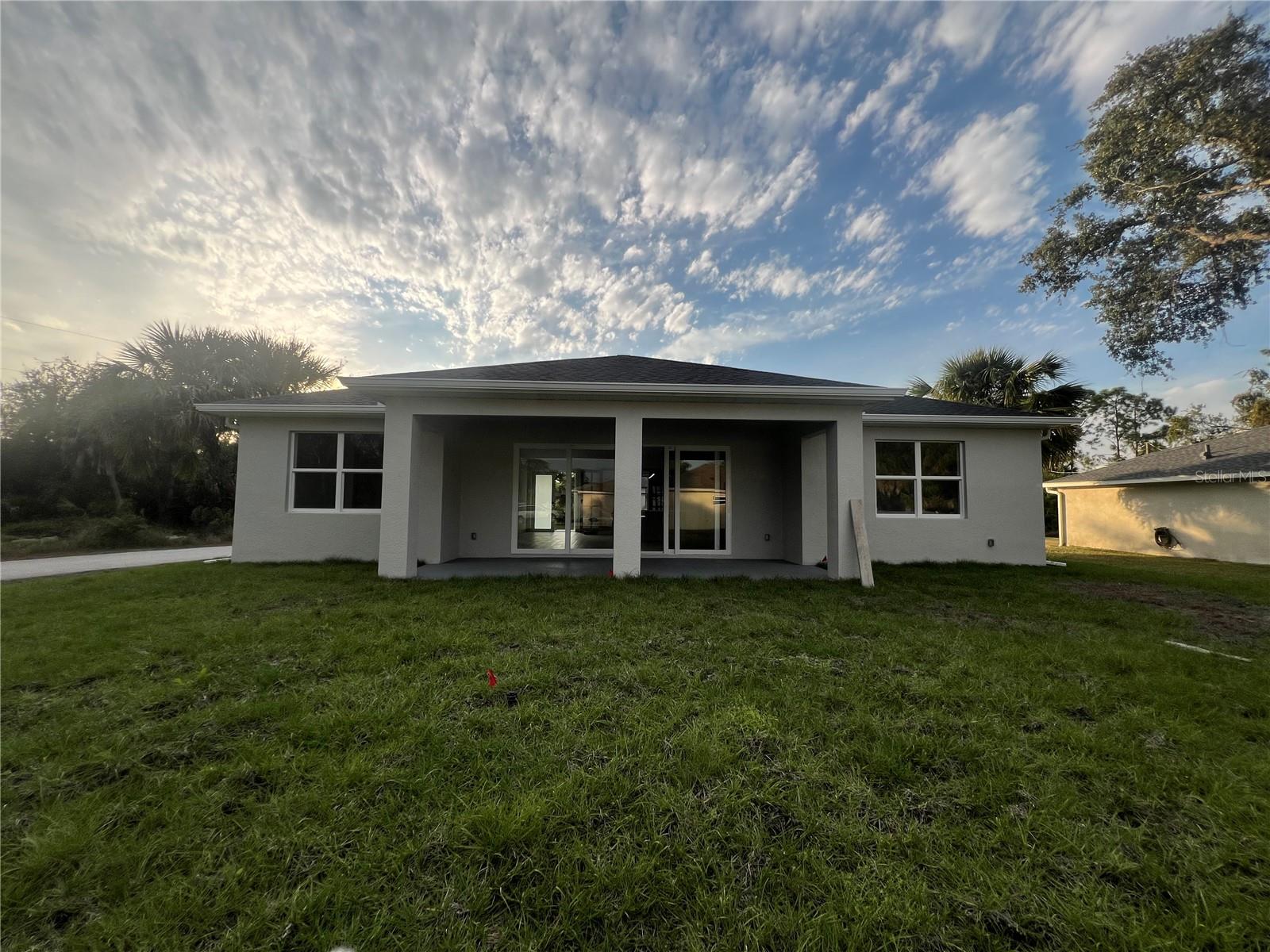 Image 23 of 28 For 1470 Henning Street