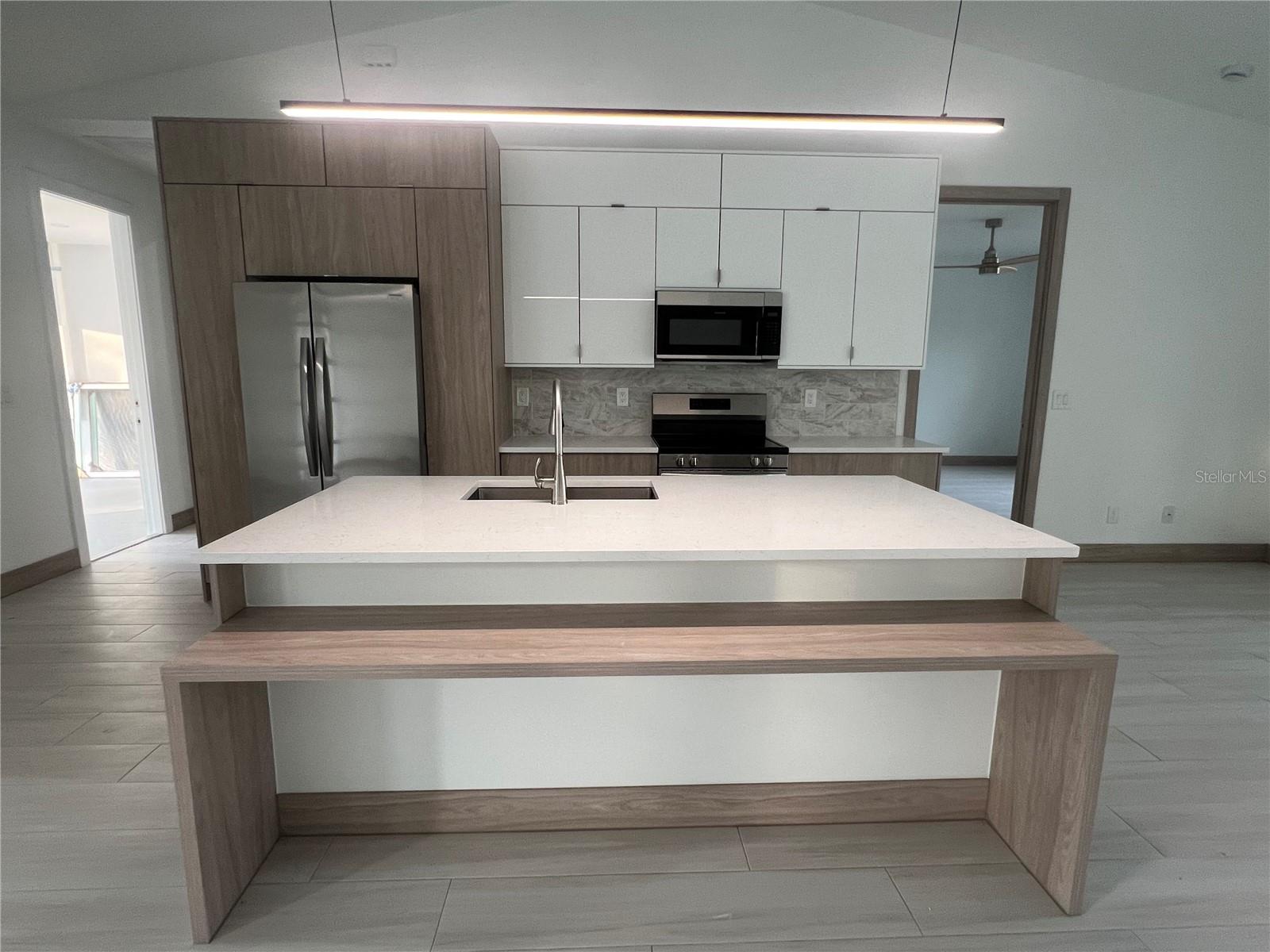 Image 5 of 28 For 1470 Henning Street