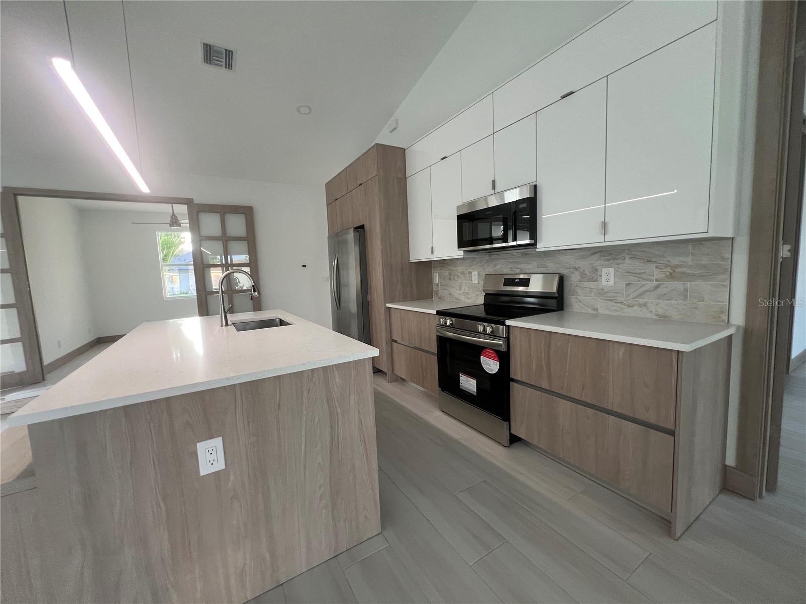 Image 7 of 28 For 1470 Henning Street