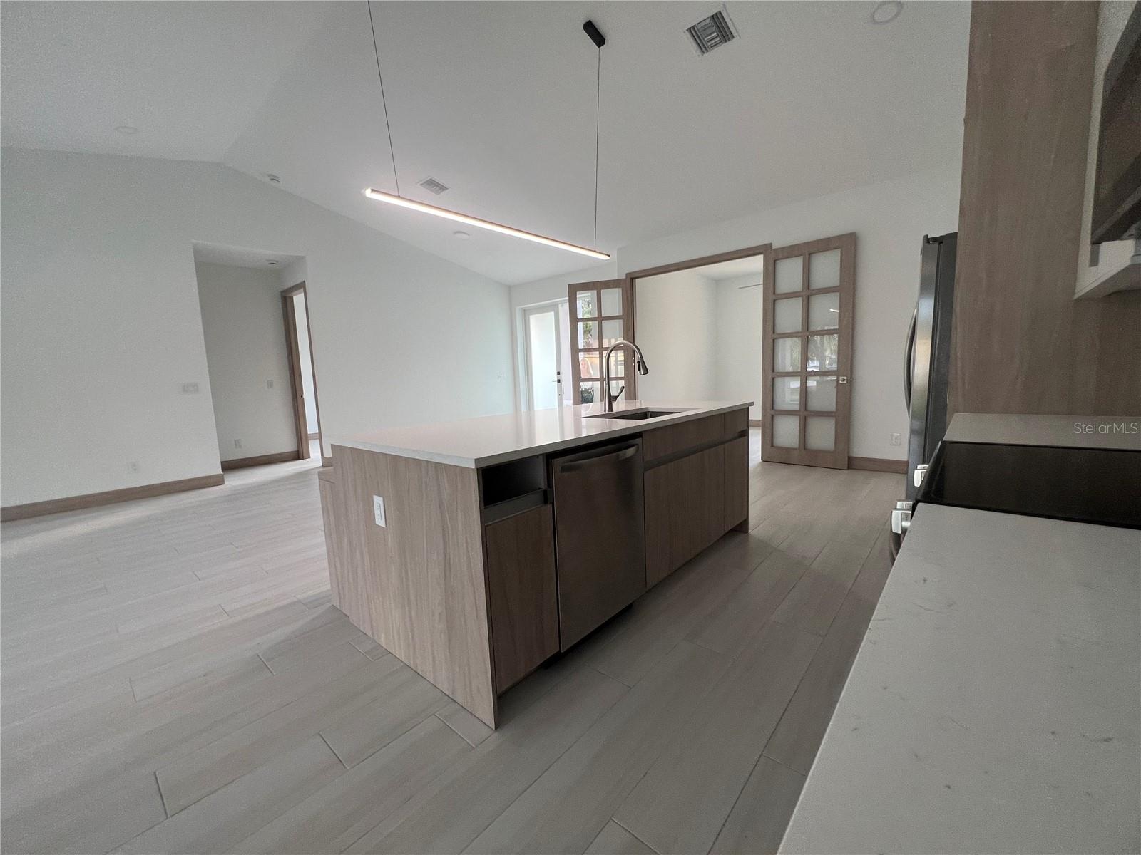 Image 8 of 28 For 1470 Henning Street