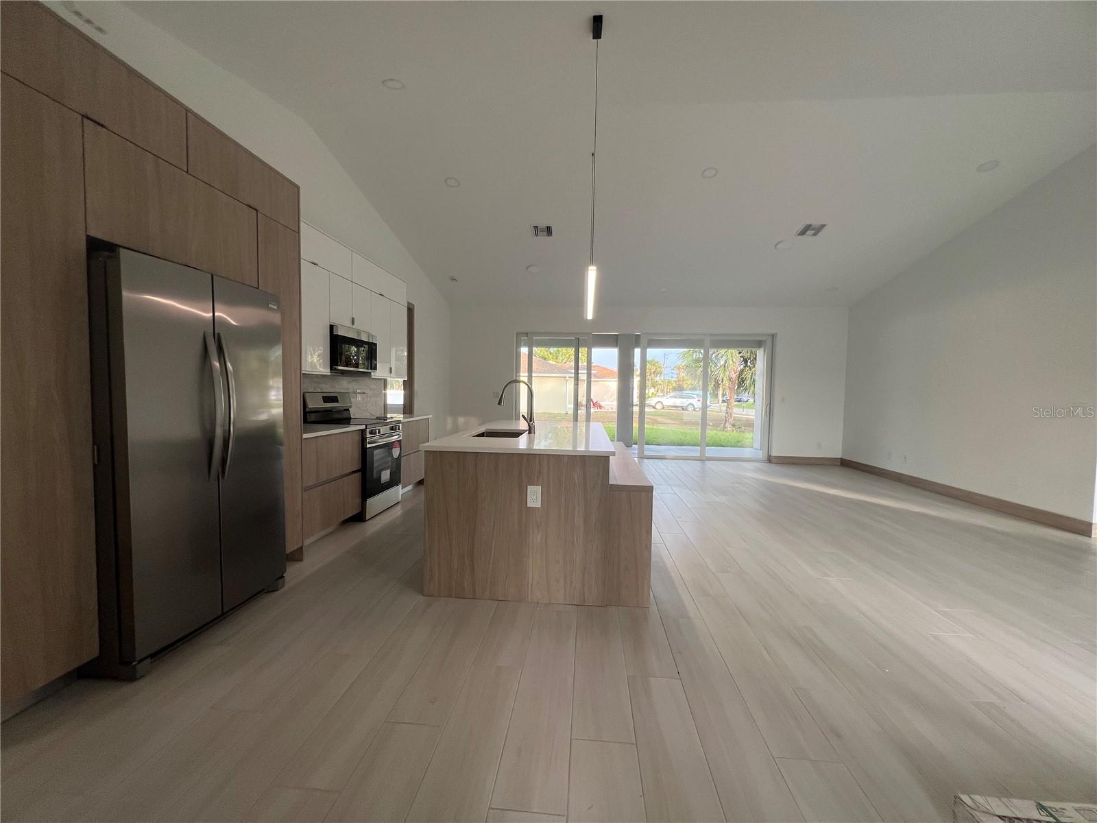 Image 9 of 28 For 1470 Henning Street