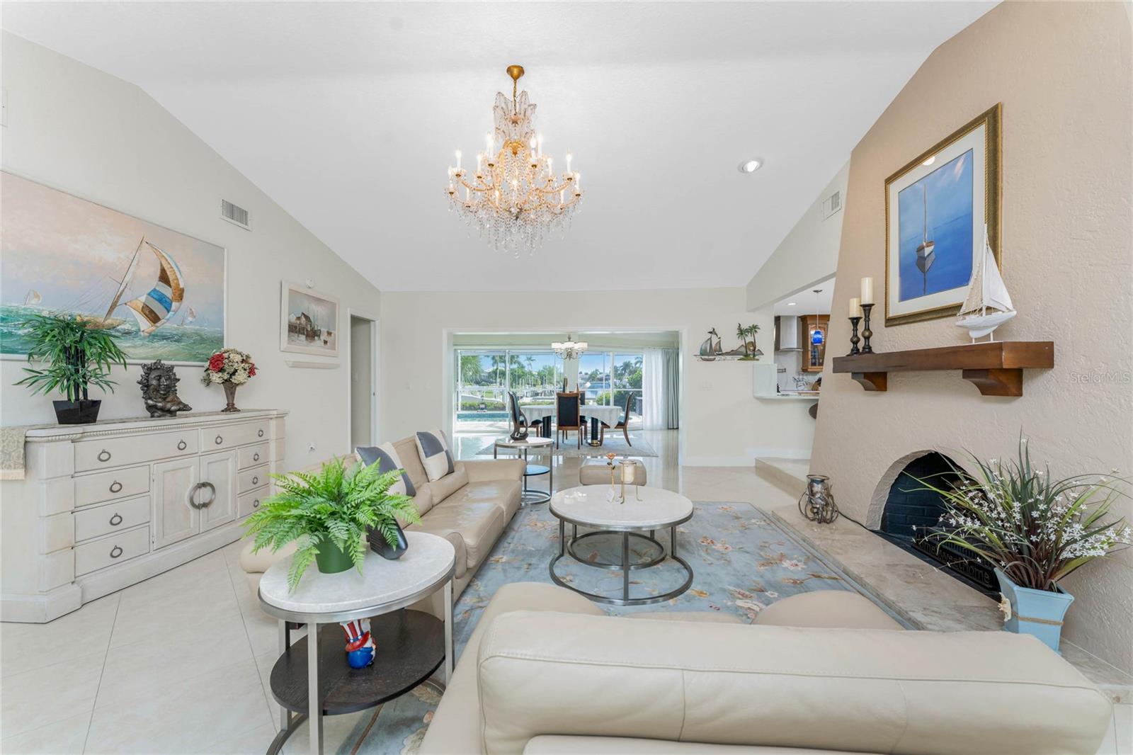 Image 8 of 80 For 740 Via Esplanade