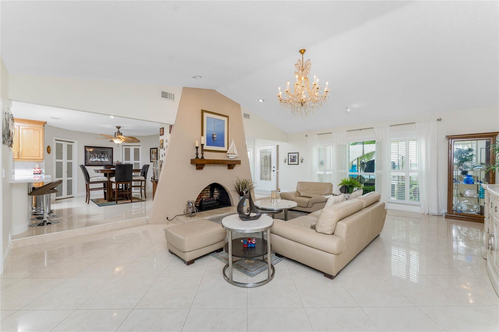 Image 9 of 80 For 740 Via Esplanade