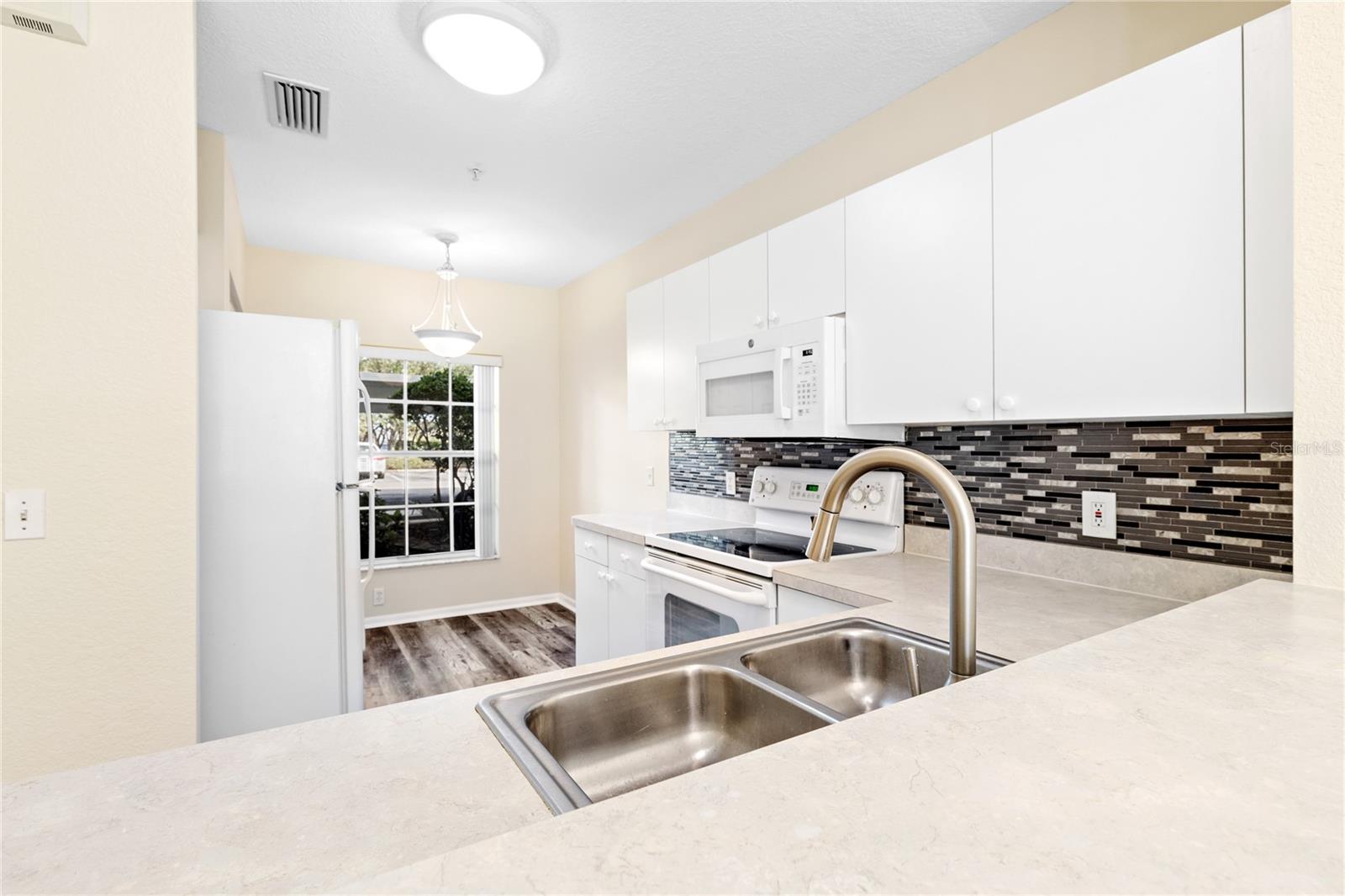 Image 10 of 39 For 19355 Water Oak Drive 105