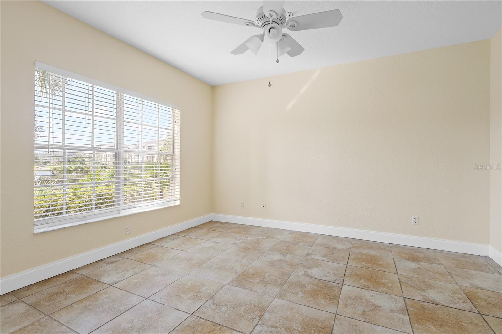 Image 17 of 39 For 19355 Water Oak Drive 105