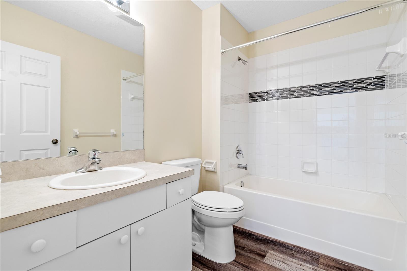 Image 18 of 39 For 19355 Water Oak Drive 105