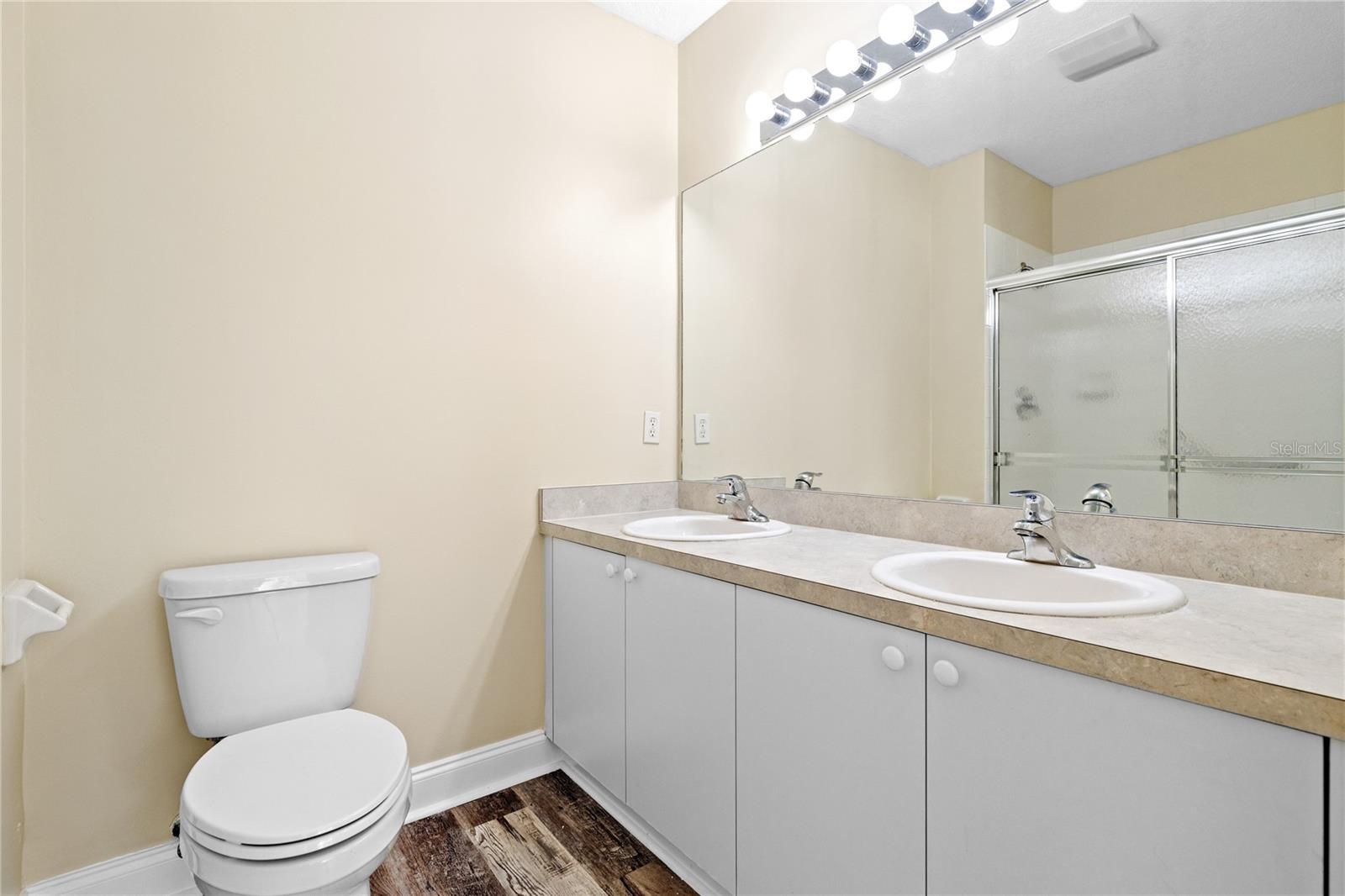 Image 19 of 39 For 19355 Water Oak Drive 105