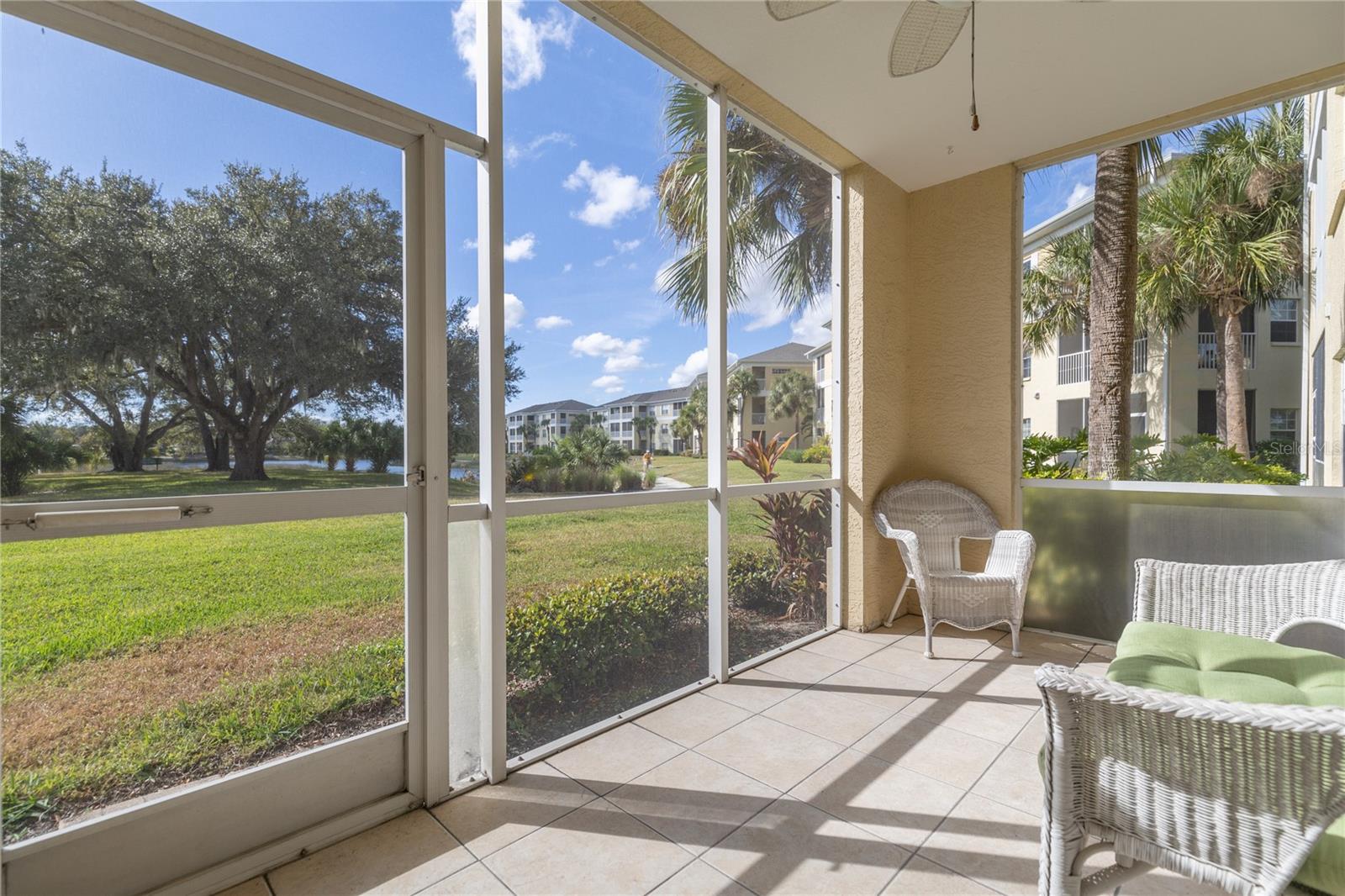 Image 23 of 39 For 19355 Water Oak Drive 105