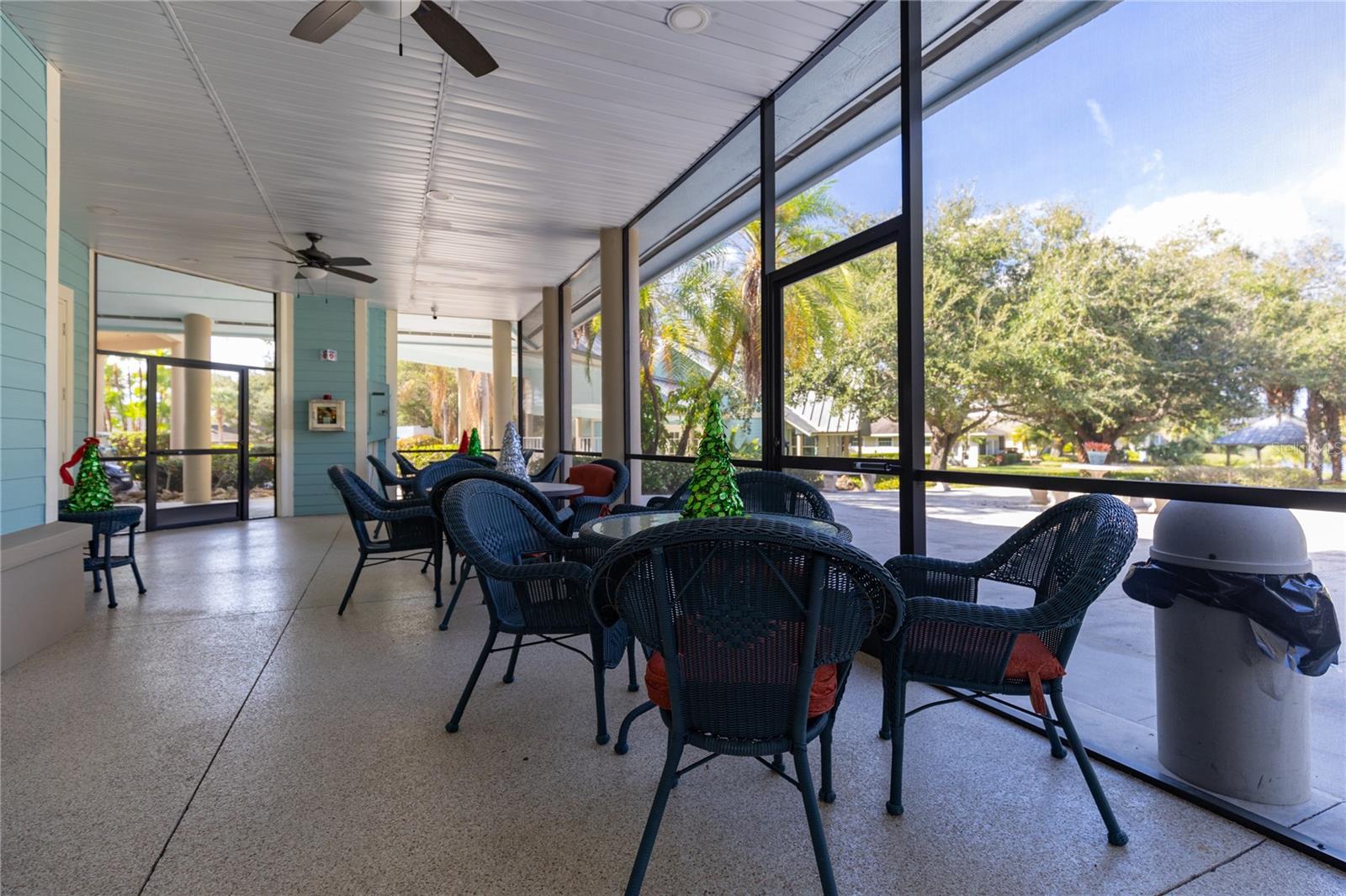 Image 33 of 39 For 19355 Water Oak Drive 105