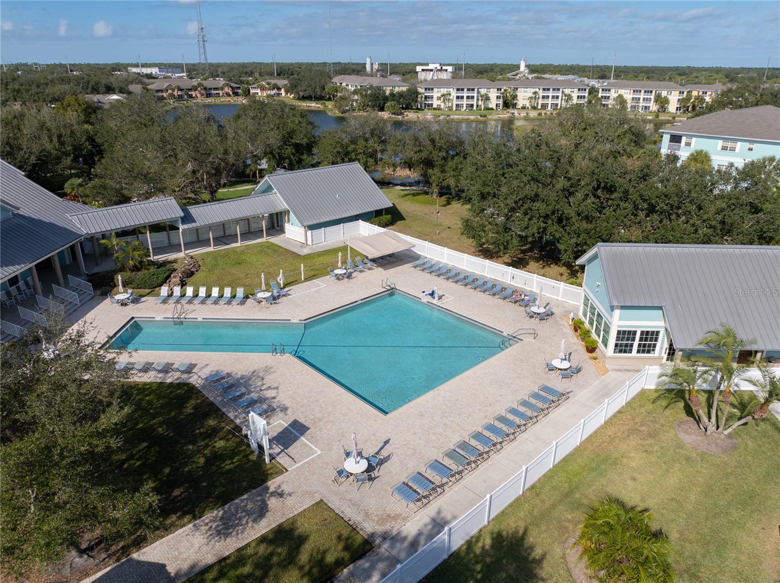 Image 34 of 39 For 19355 Water Oak Drive 105