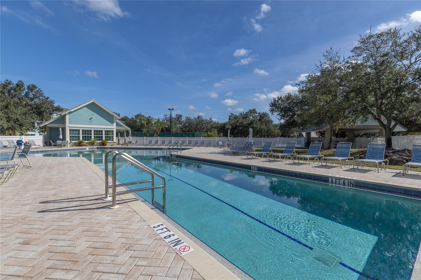 Image 5 of 39 For 19355 Water Oak Drive 105