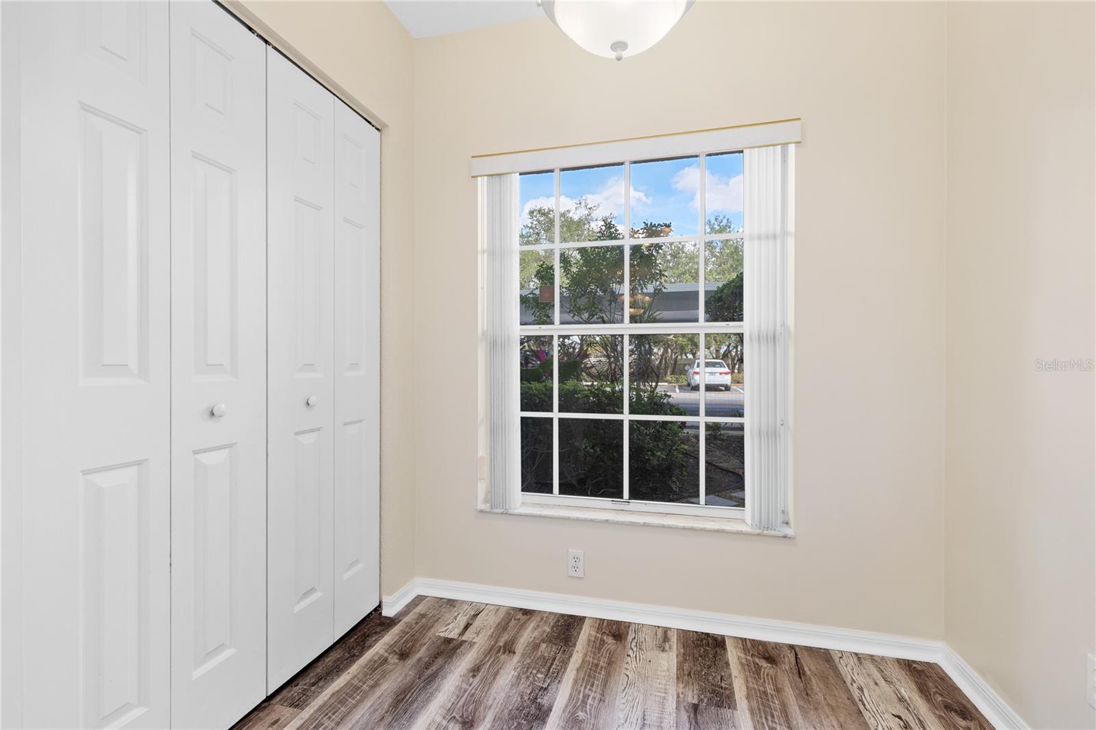 Image 6 of 39 For 19355 Water Oak Drive 105