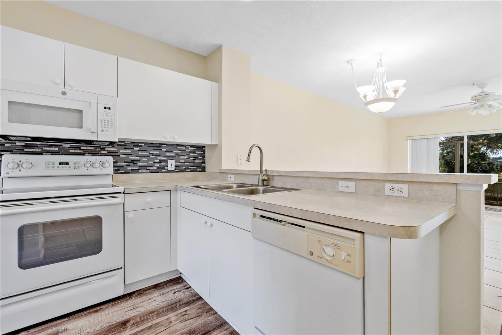 Image 7 of 39 For 19355 Water Oak Drive 105