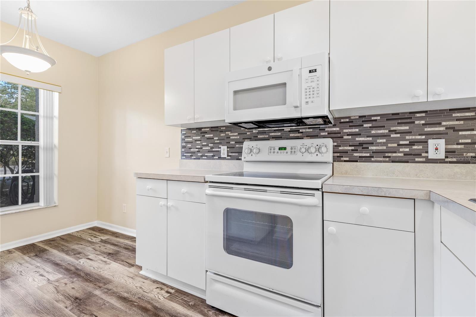 Image 9 of 39 For 19355 Water Oak Drive 105