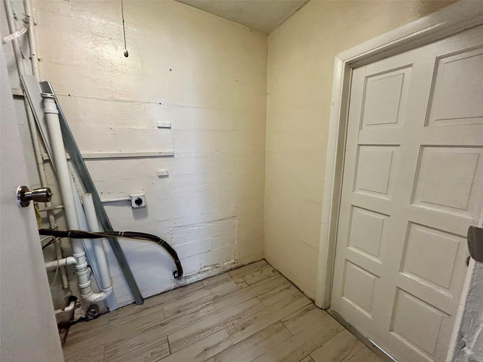 Image 11 of 12 For 21969 Beverly Avenue