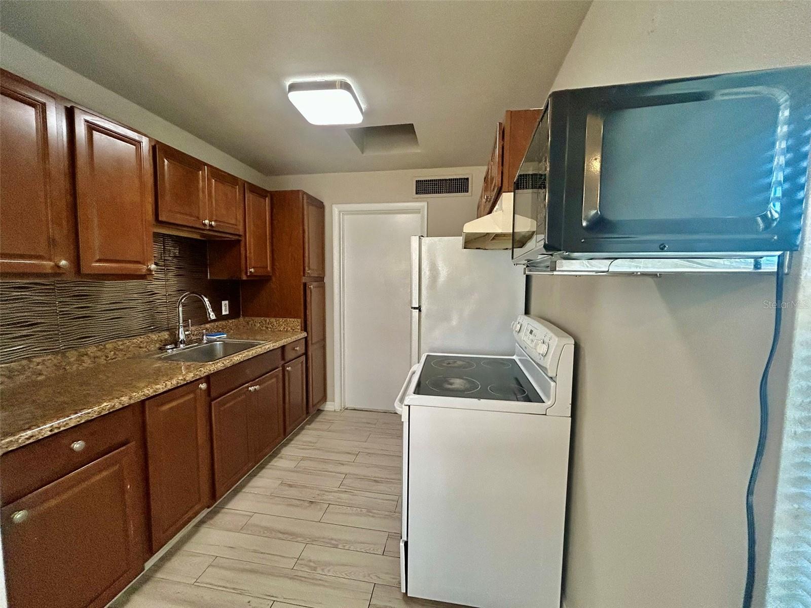 Image 6 of 12 For 21969 Beverly Avenue