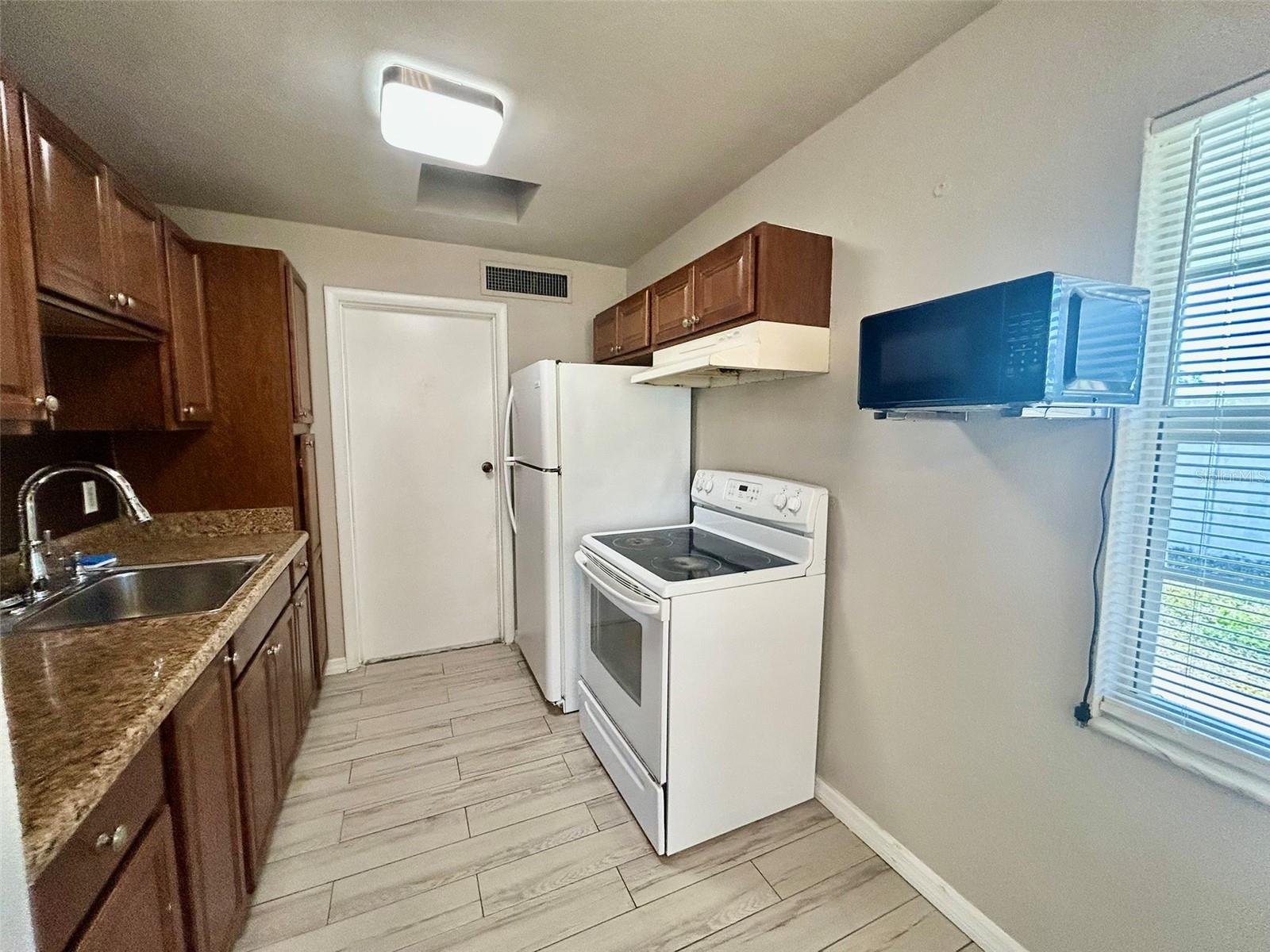 Image 7 of 12 For 21969 Beverly Avenue