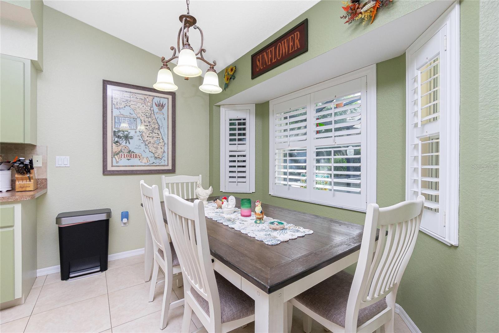 Listing photo id 10 for 4265 Durant Street