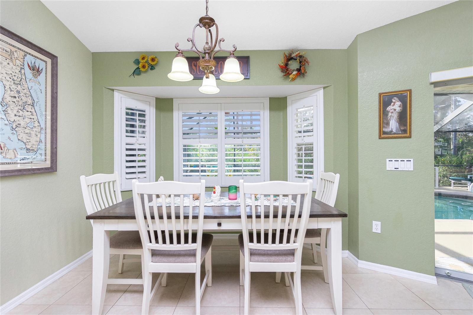 Listing photo id 11 for 4265 Durant Street