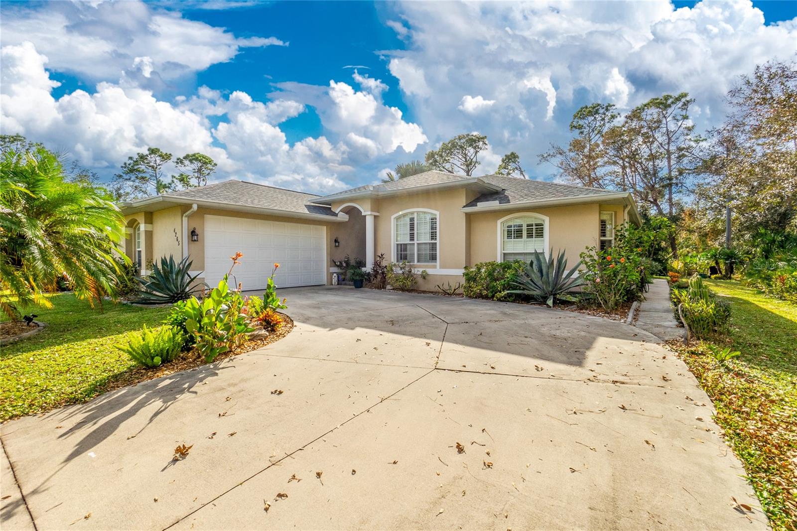 Listing photo id 0 for 4265 Durant Street