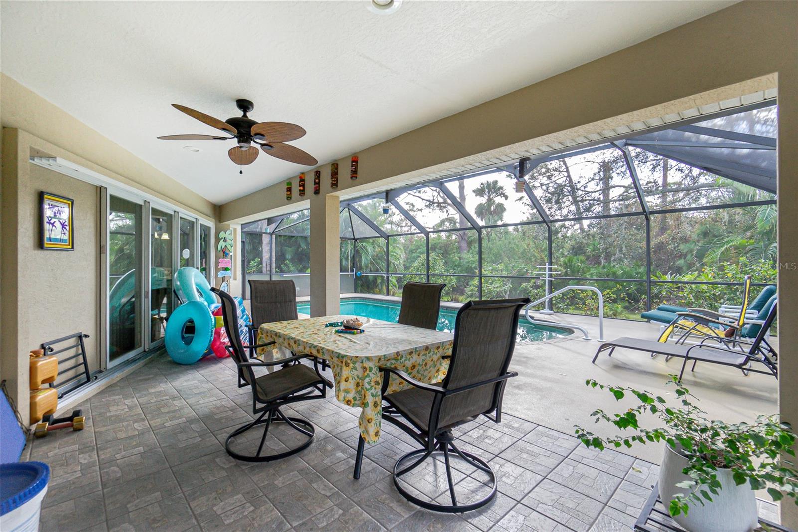 Listing photo id 31 for 4265 Durant Street