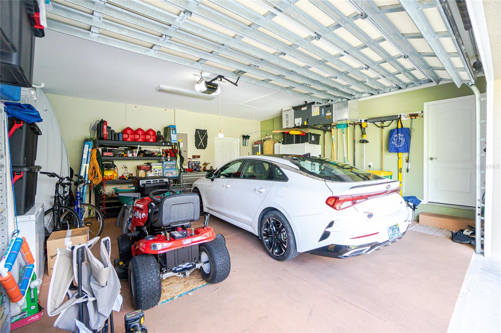 Listing photo id 40 for 4265 Durant Street