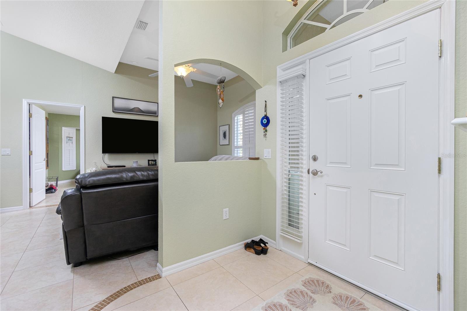 Listing photo id 3 for 4265 Durant Street