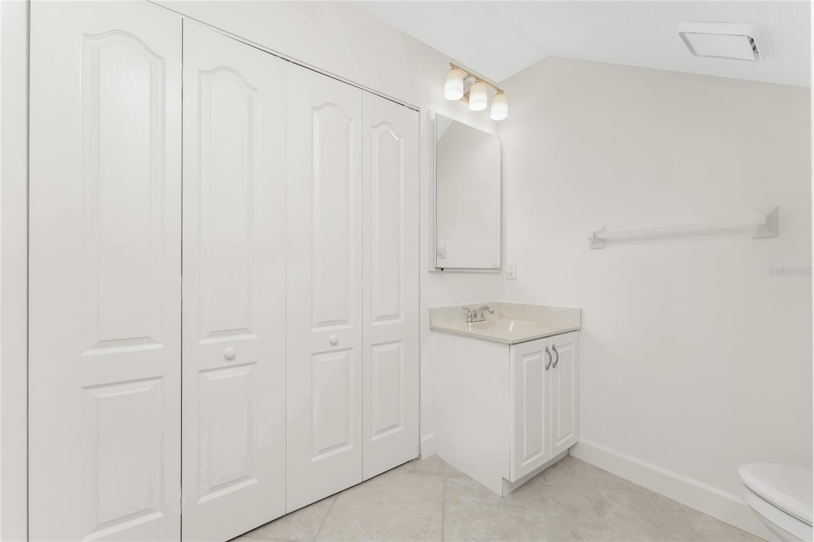 Image 19 of 50 For 814 Via Tripoli  814