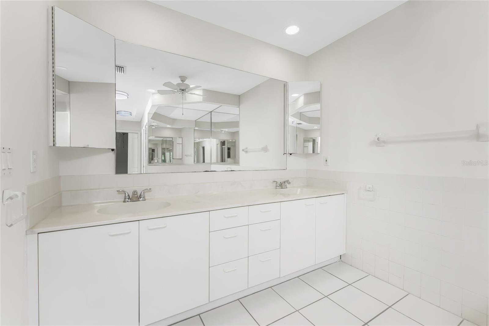 Image 24 of 50 For 814 Via Tripoli  814