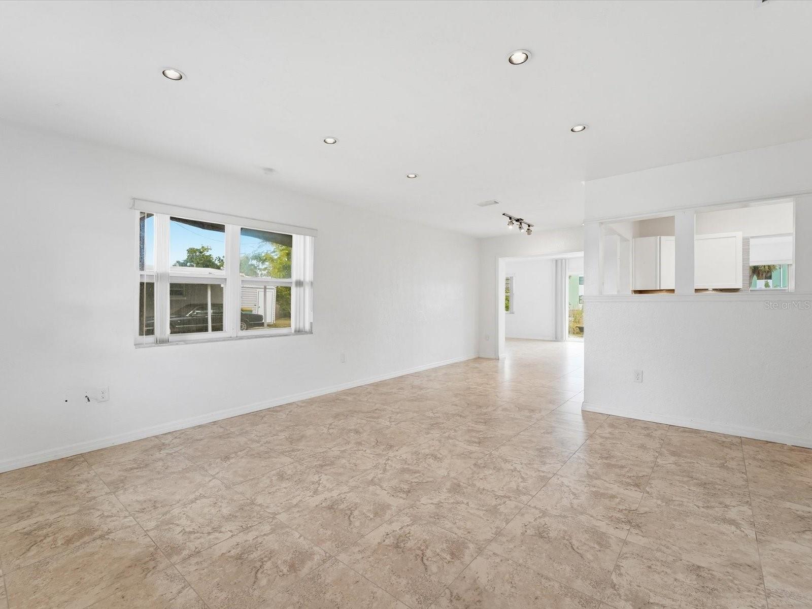 Image 7 of 31 For 2488 Elkcam Boulevard