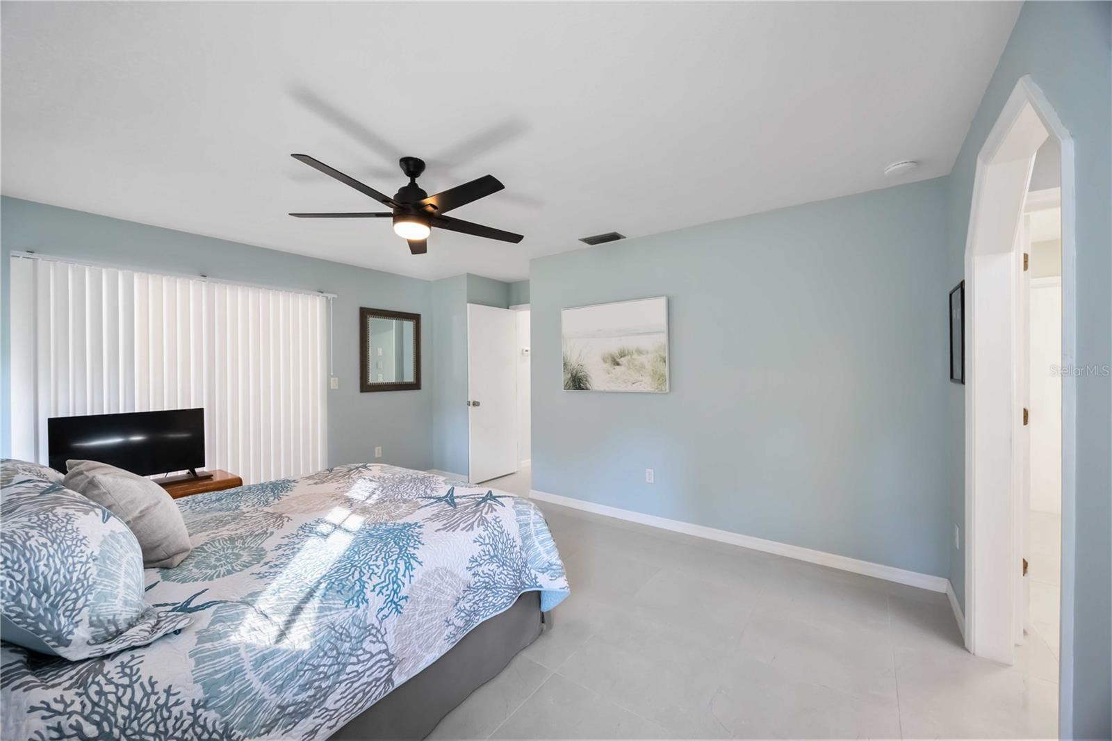 Image 22 of 46 For 17341 Holmes Avenue