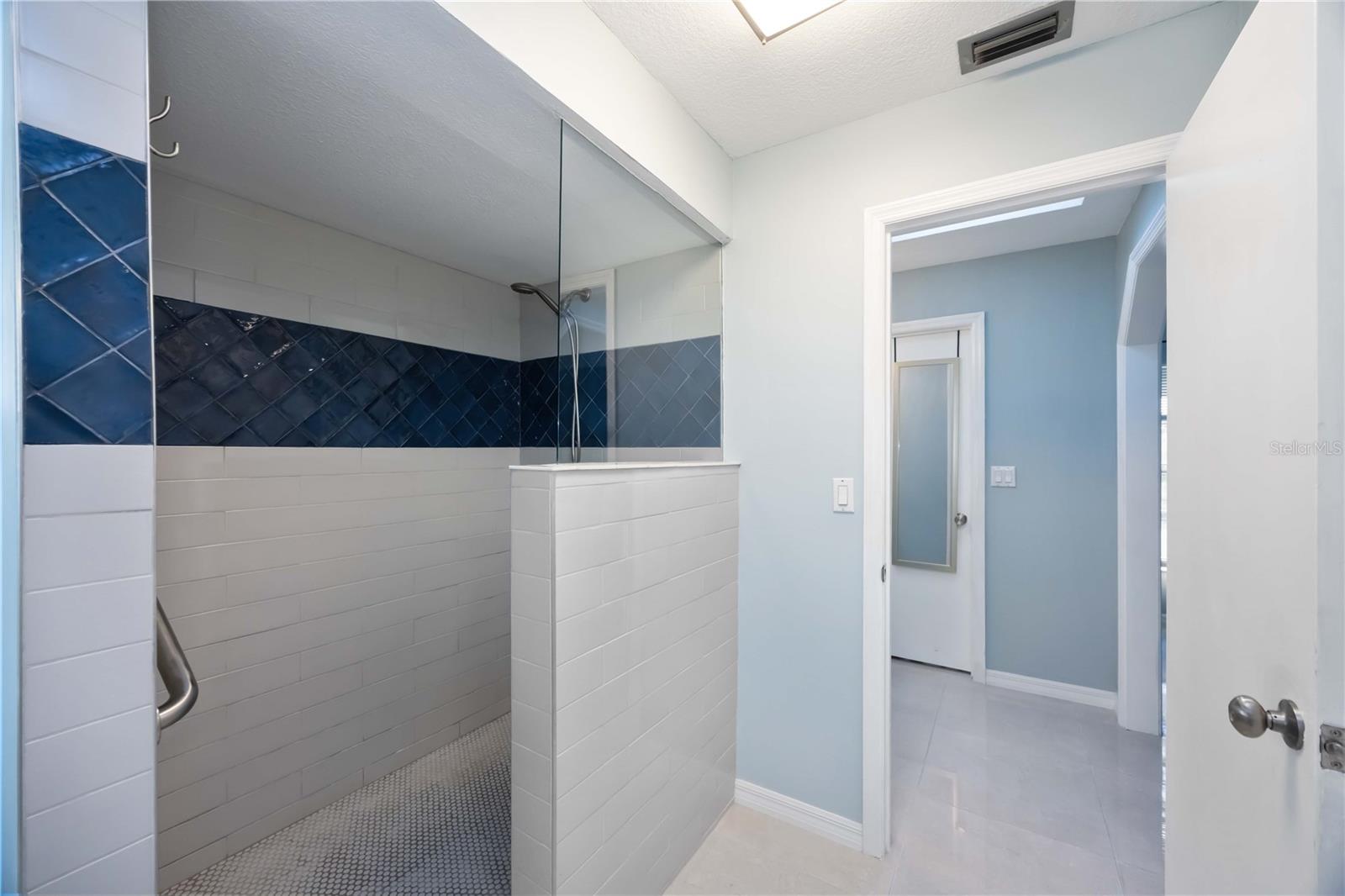 Image 25 of 46 For 17341 Holmes Avenue