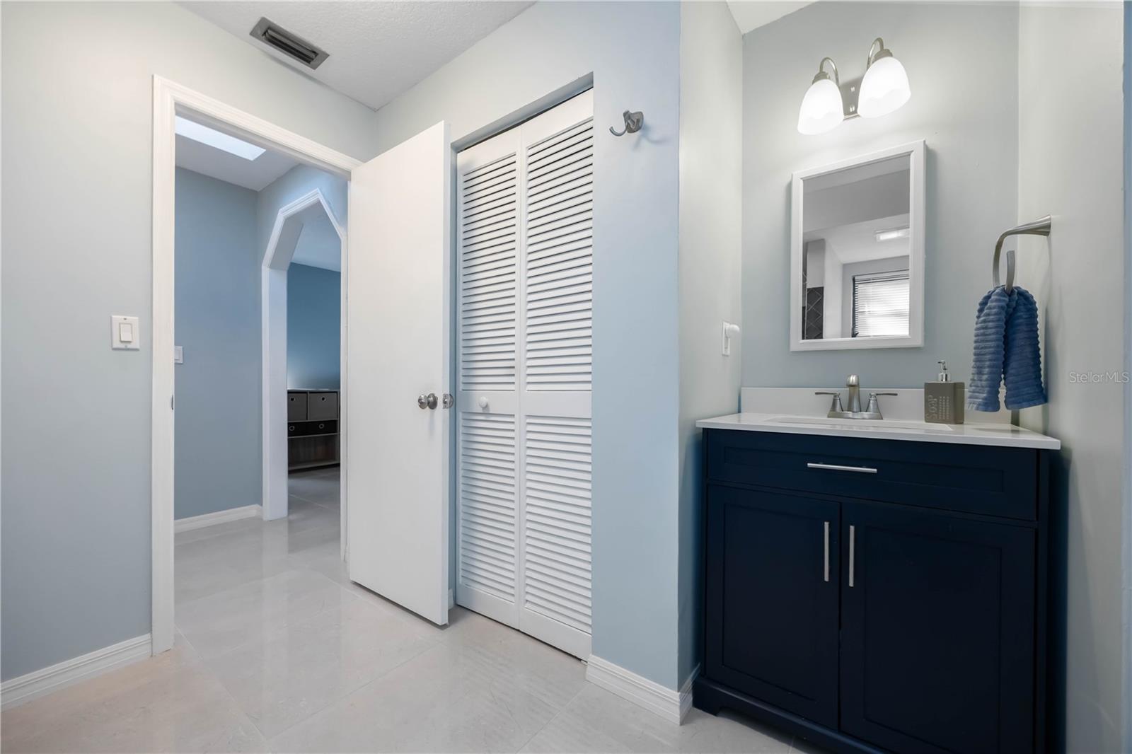 Image 26 of 46 For 17341 Holmes Avenue