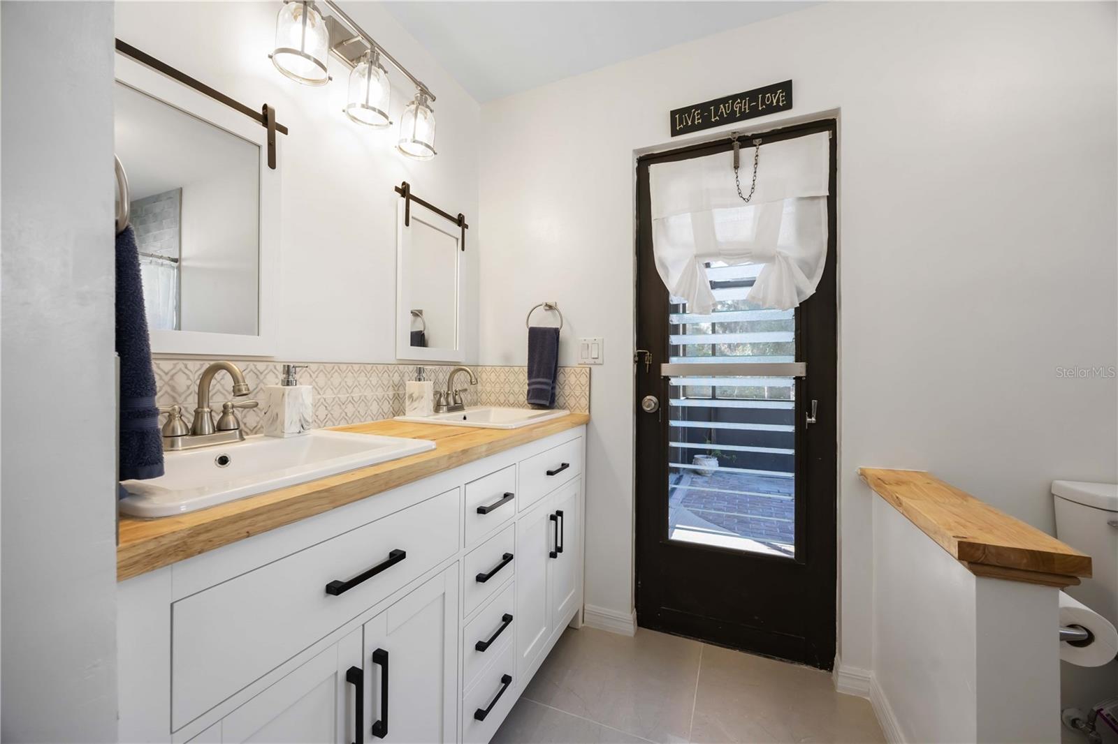 Image 33 of 46 For 17341 Holmes Avenue