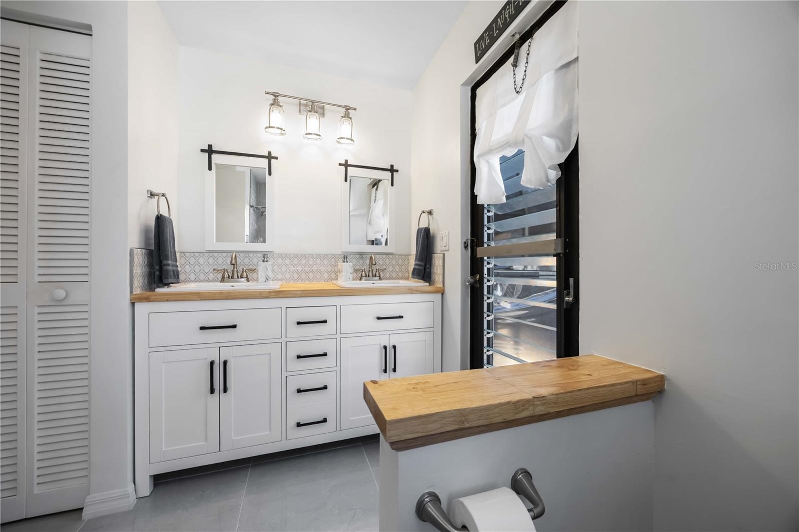 Image 35 of 46 For 17341 Holmes Avenue