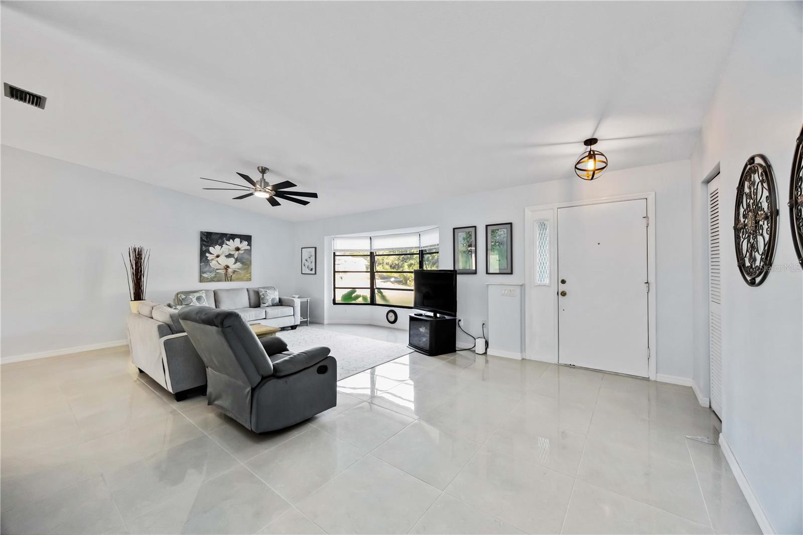 Image 6 of 46 For 17341 Holmes Avenue