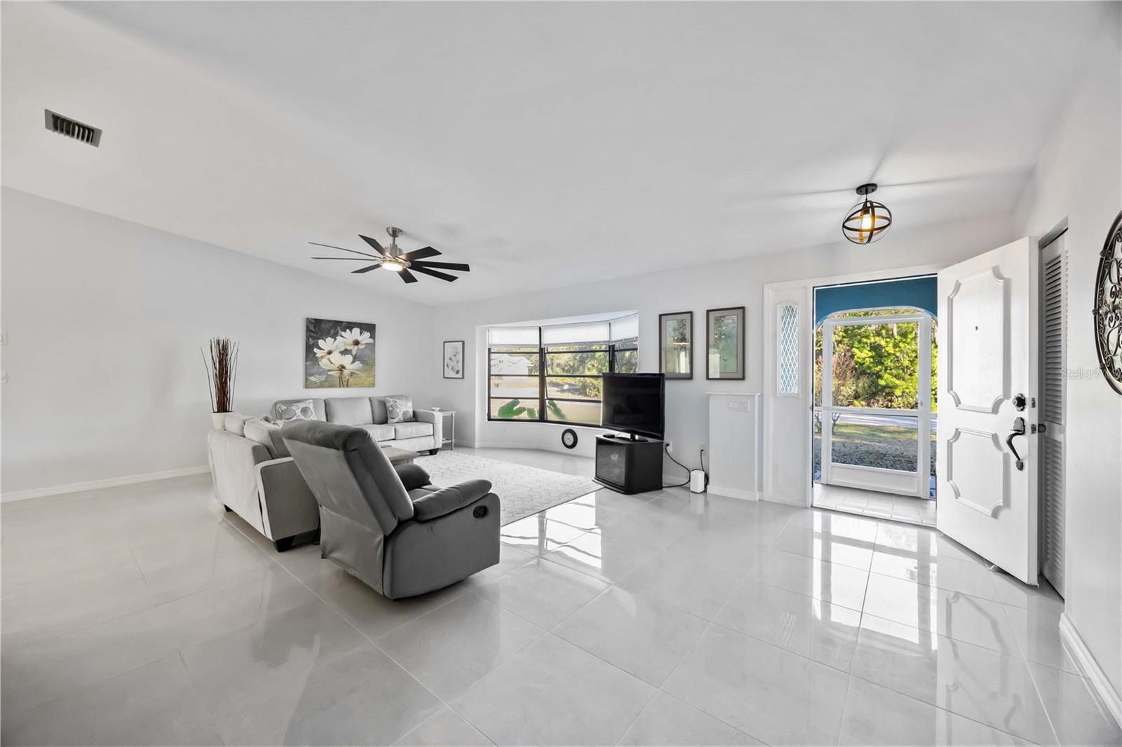 Image 7 of 46 For 17341 Holmes Avenue