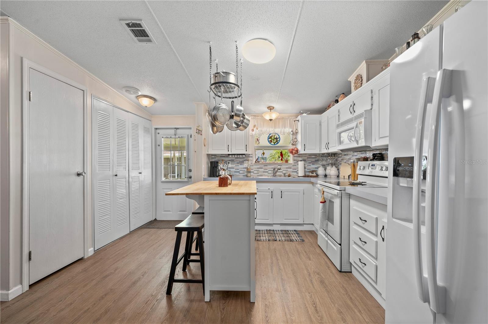 Image 11 of 56 For 1000 Kings Highway 133