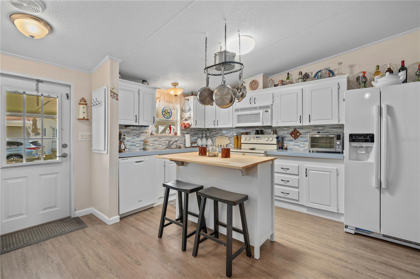 Image 12 of 56 For 1000 Kings Highway 133