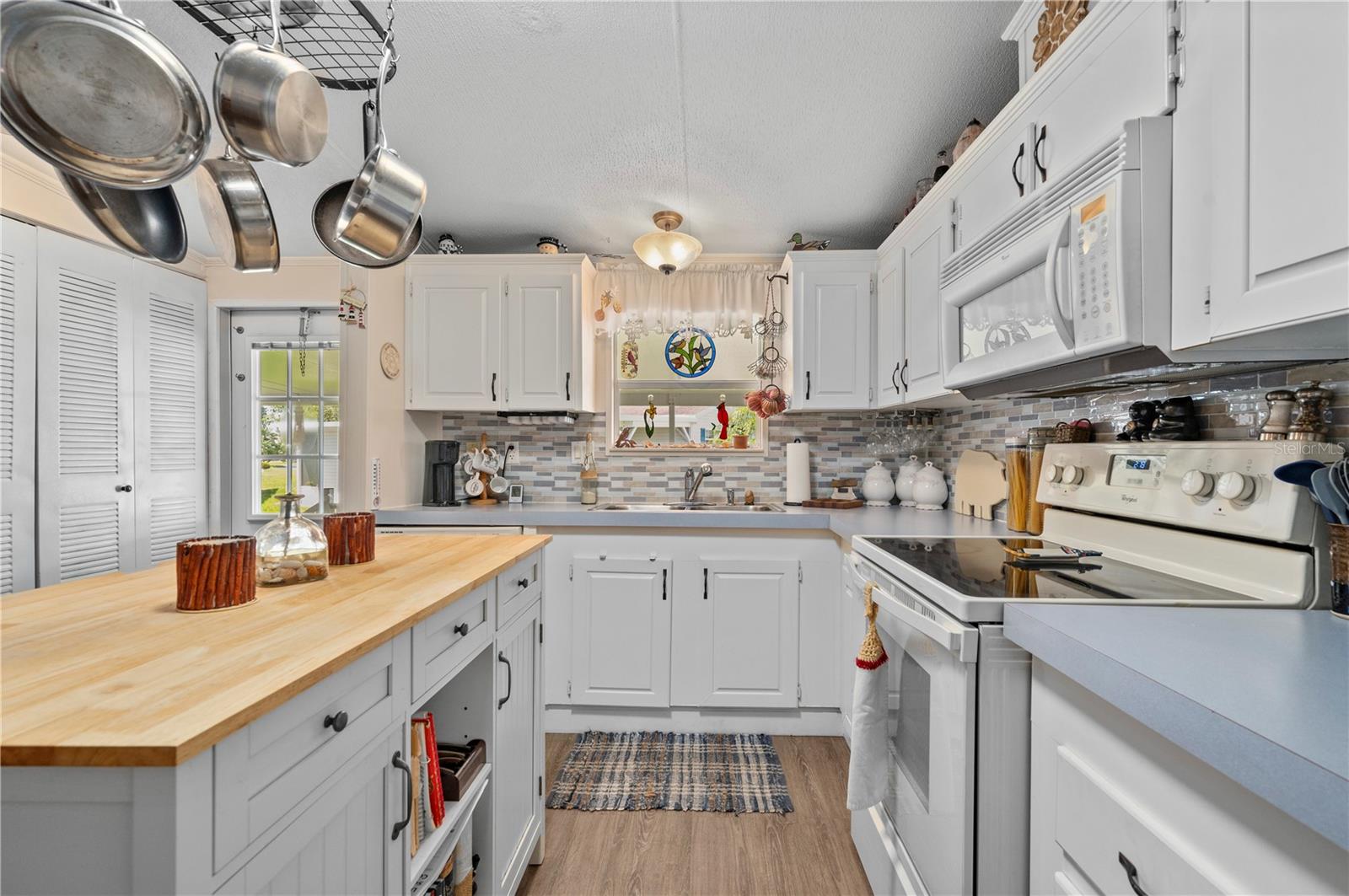 Image 13 of 56 For 1000 Kings Highway 133