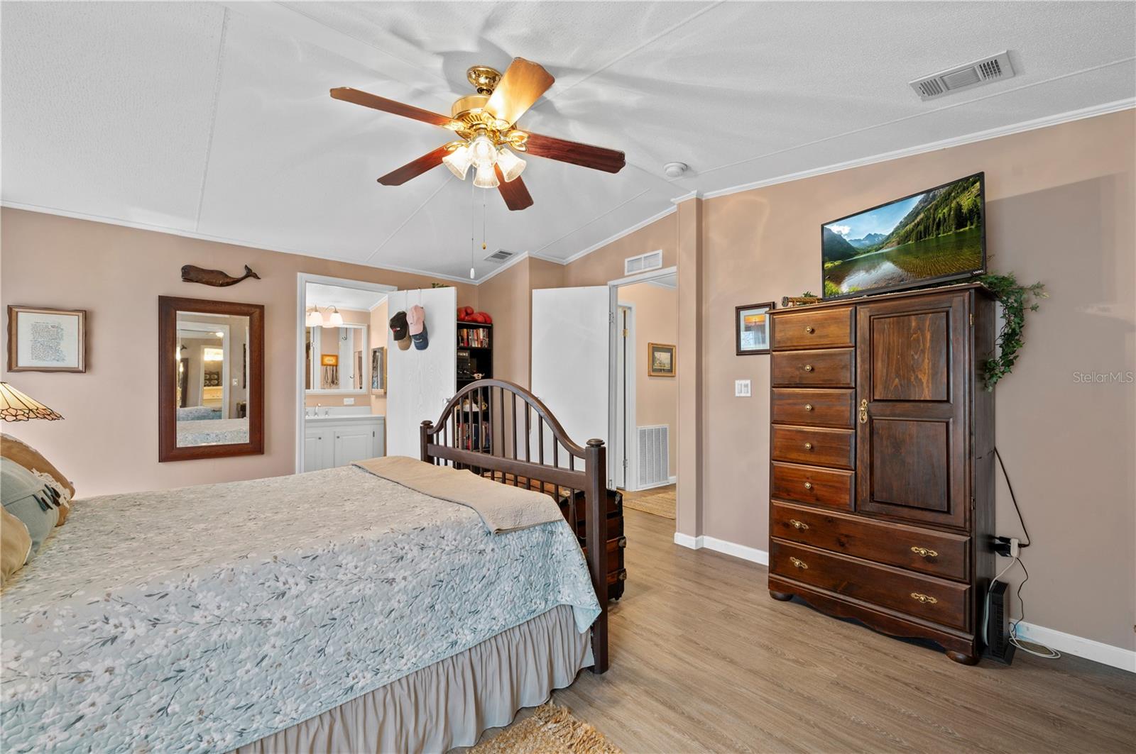 Image 17 of 56 For 1000 Kings Highway 133