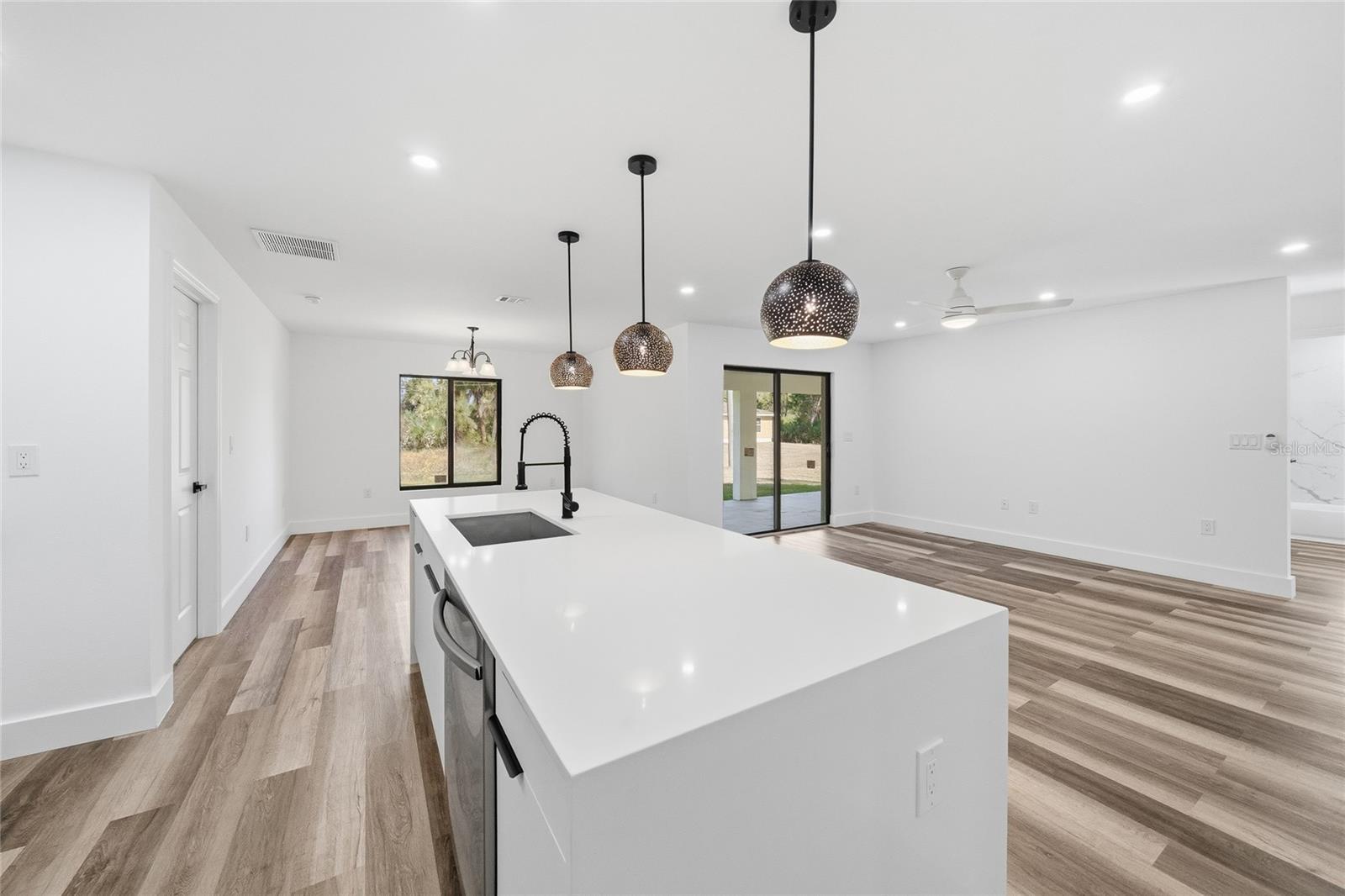 Image 4 of 23 For 15468 Chamberlain Boulevard