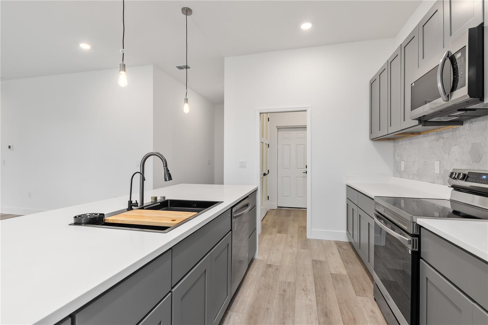 Image 13 of 42 For 13514 Keystone Boulevard