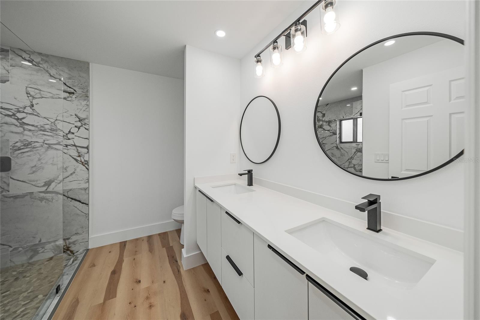 Image 13 of 23 For 15460 Chamberlain Boulevard